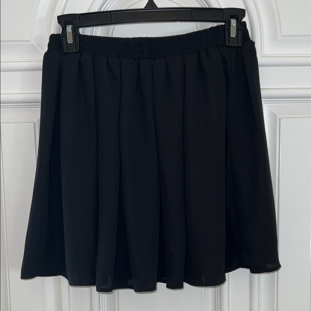 Brandy Melville Flowy Pleated Skirt - Classic A-Line